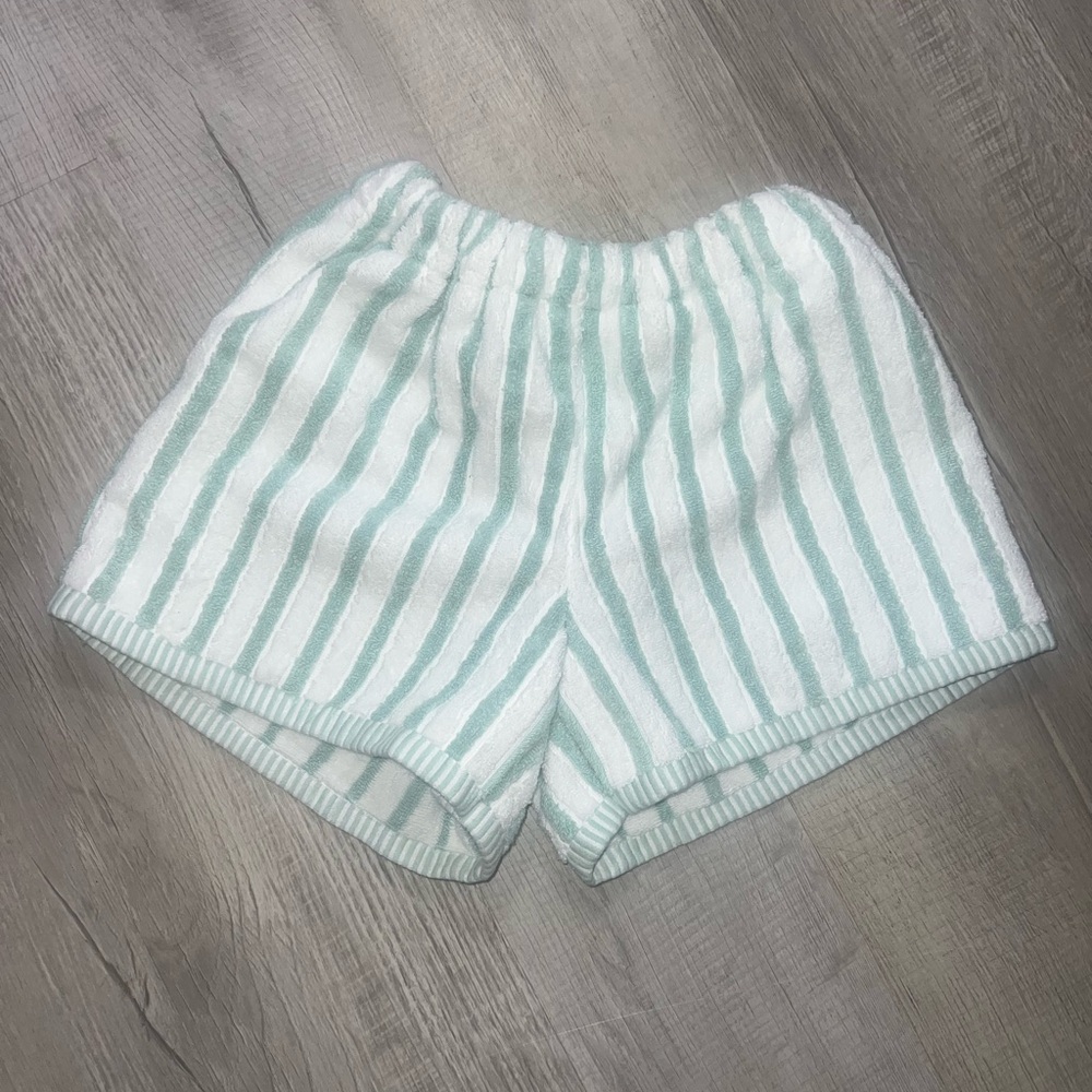 Amazon Women's Athletic Shorts in Mint and White
